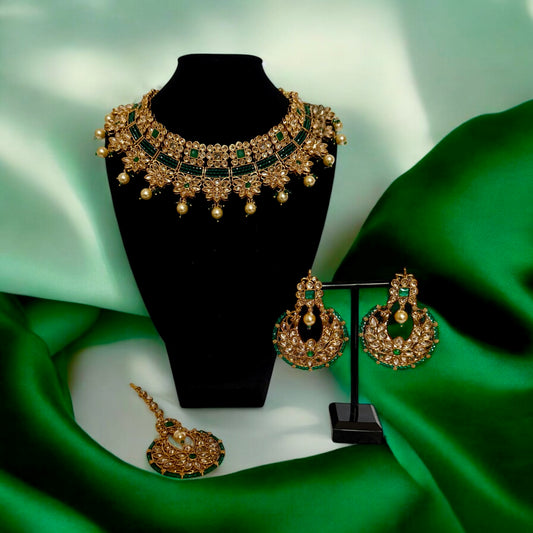 Antique Gold Choker Necklace Set with Green Stones & Pearls – Bridal Jewelry with Earrings & Maang Tikka
