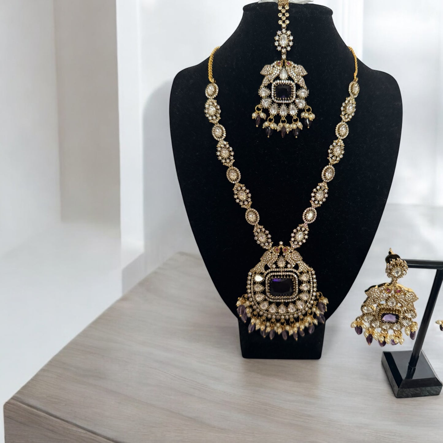 Antique Gold Kundan Choker Necklace Set with Earrings & Maang Tikka – Bridal Indian Jewelry